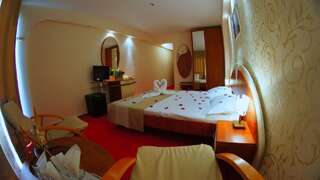Отель Hotel Afrodita Венус Стандартный двухместный номер с 1 кроватью или 2 отдельными кроватями-1
